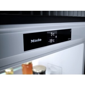 Встраиваемый холодильник Miele KFN 7774 D в Москвe