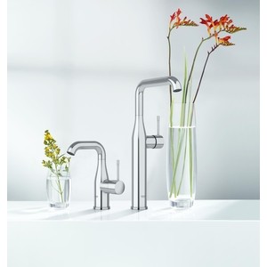 Смеситель для раковины Grohe Essence+ с цепочкой (23480001)