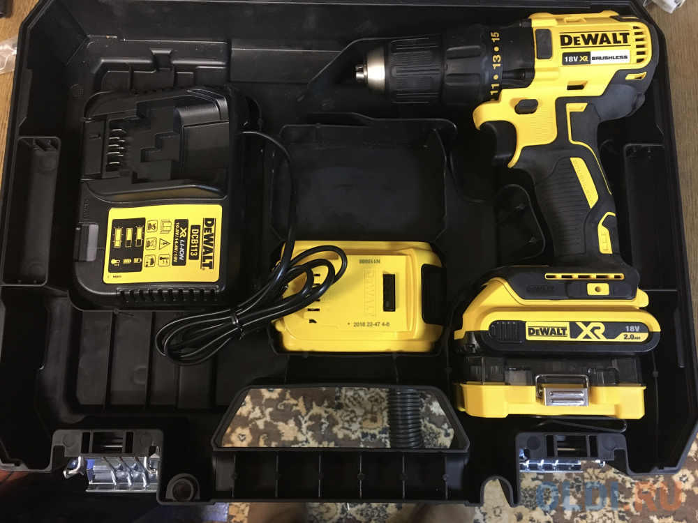 Беcщеточная дрель-шуруповерт DeWALT DCD777D2T