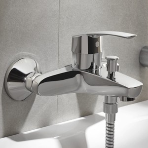 Смеситель для ванны Grohe Eurosmart New с душевым гарнитуром, хром (33300002, 27853001)