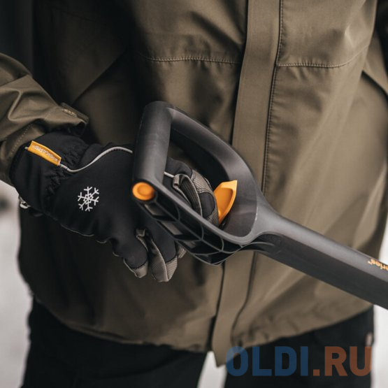 Лопата Fiskars 1057188 для уборки снега