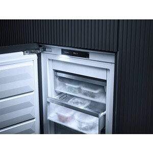 Встраиваемая морозильная камера Miele FNS 7770 E