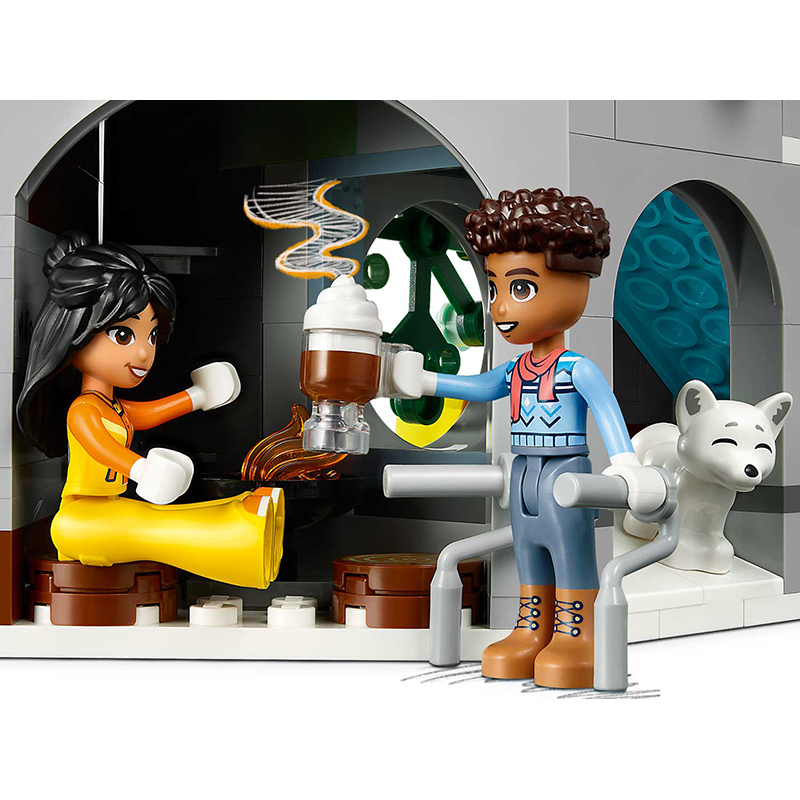 Конструктор Lego Friends Каникулы: Лыжная трасса и кафе 980 дет. 41756