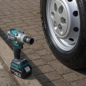 Гайковерт ударный аккумуляторный Makita DTW285Z